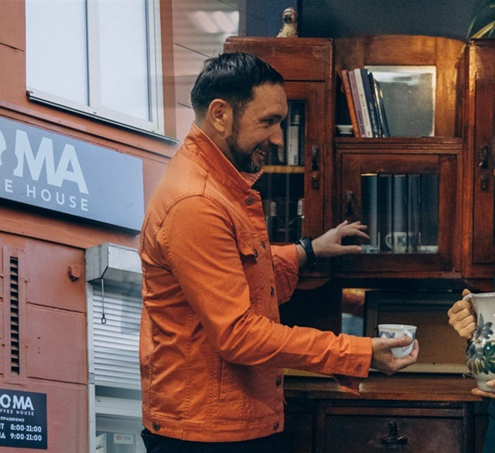 DOMA — Донецьк і Маріуполь. У Києві друзі-журналісти відкрили кав’ярню, де є грецька випічка
