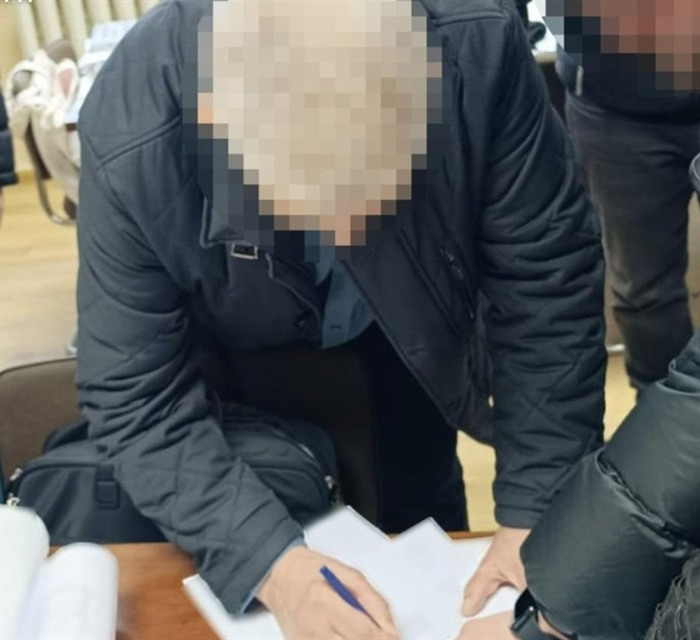 Картон для «Укрпошти» і гроші для Путіна. Директора Рубіжанського комбінату взяли під варту — деталі