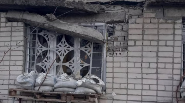 Вночі окупанти атакували Херсон: поранено співробітницю патрульної поліції