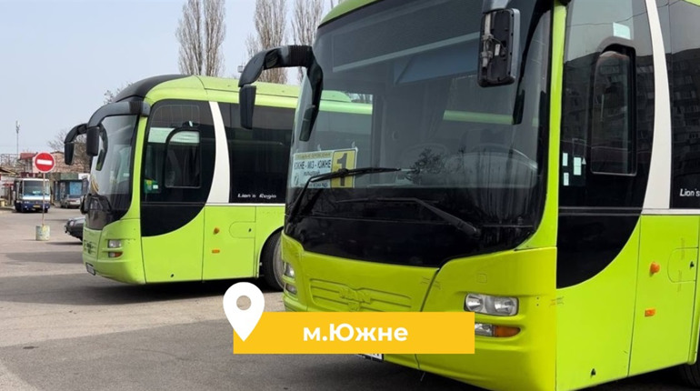 У місті Южному запрацювали соціальні автобуси: що це означає, і хто за них платить