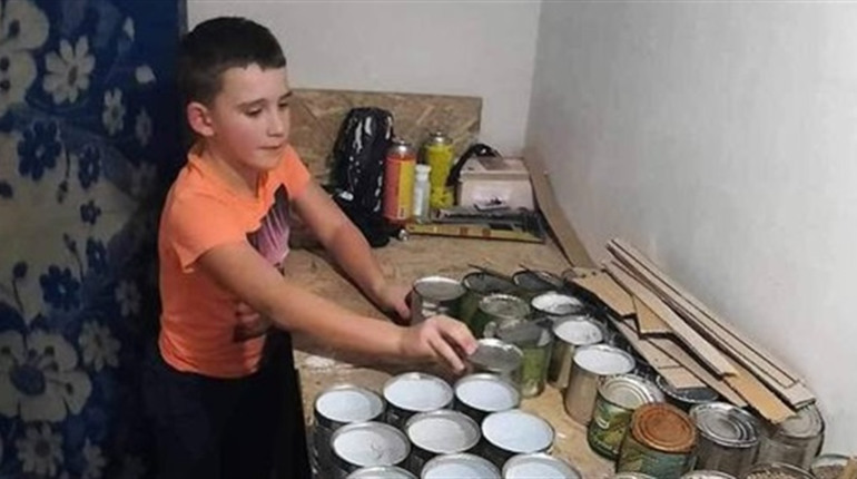 «Доросле» волонтерство дитини: історія Захара з Сарн
