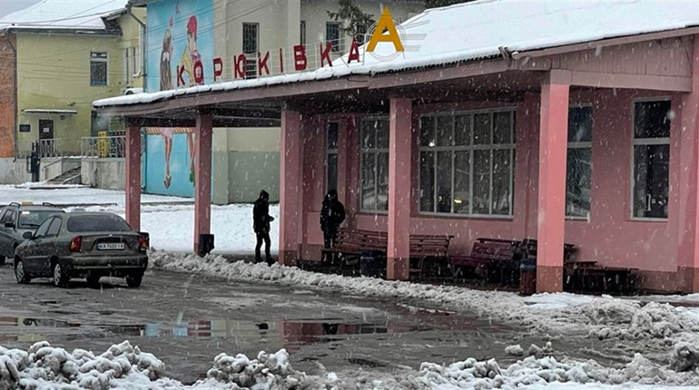 У Корюківці знову відчинили для людей будівлю колишньої автостанції. Там цілодобово тепло й світло