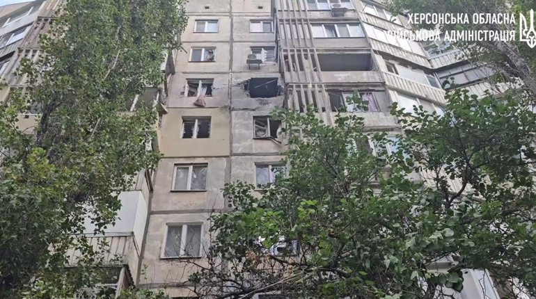 На Херсонщині ворог атакував житлові будинки, кричну інфраструктуру, освітній заклад