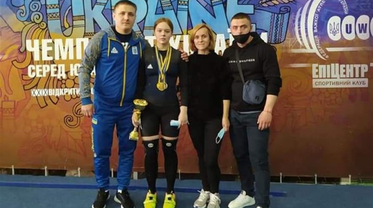 Спортсменка з Вараша стала чемпіонкою України з важкої атлетики