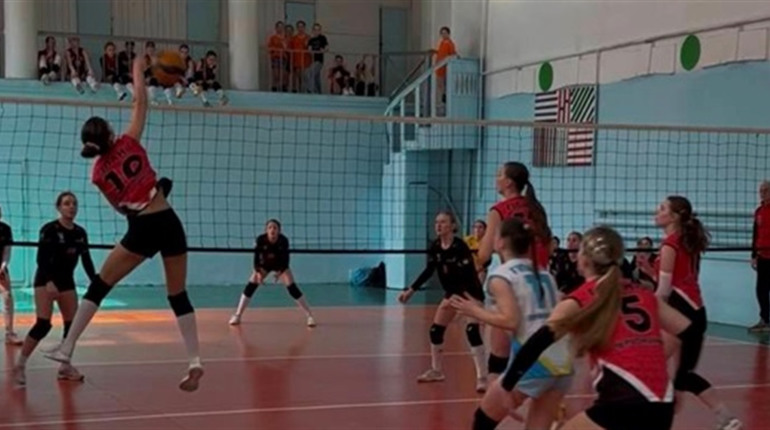 За крок від фіналу: попереду у первомайських волейболісток дві вирішальні гри