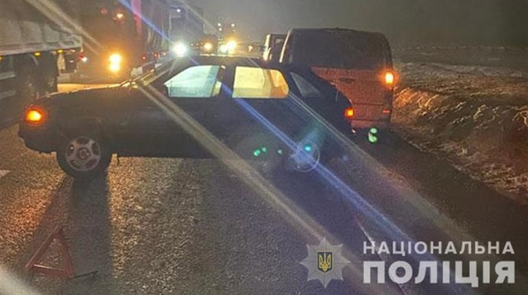 На Кременеччині чоловік потрапив під колеса одразу трьох автомобілів