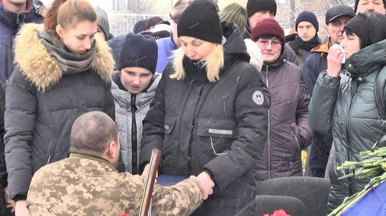 Шосткинська громада у невимовному жалю провела свого захисника Олександра Кислого в останню путь