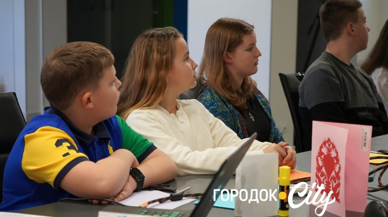 Свято наближається. У Городоцькому музеї відбувся майстер-клас з виготовлення листівок до Великодня