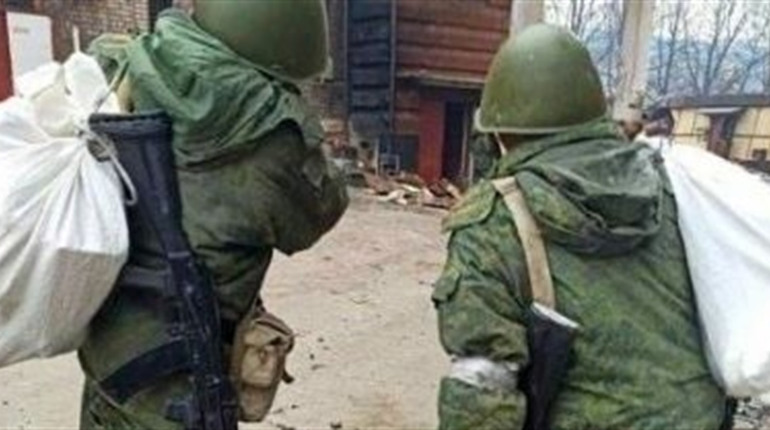 Під виглядом "гуманітарної допомоги" російські військові масово мародерять будинки на Скадовщині