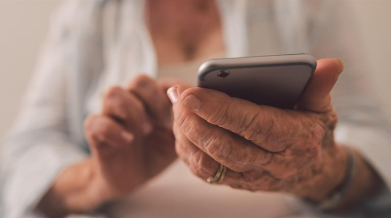 Вакциновані бердянці віком 60+ навесні отримають нові смартфони від держави