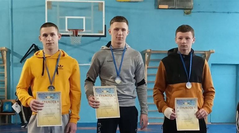 Вихованці КДЮСШ міста Вараш стали призерами обласного чемпіонату з греко-римської боротьби
