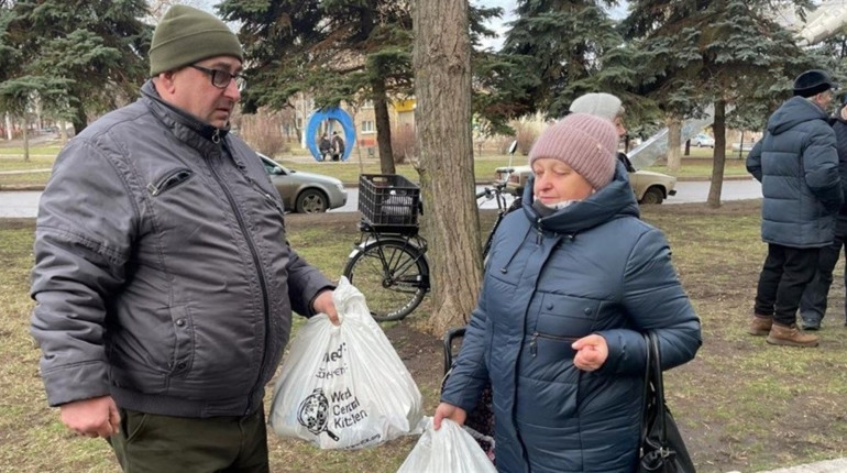 Мешканці Торецької громади у Дружківці вкотре отримали продуктові набори від World Central Kitchen