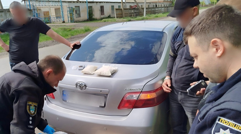 У Первомайську завершили розслідування щодо торгівців психотропами: на черзі суд