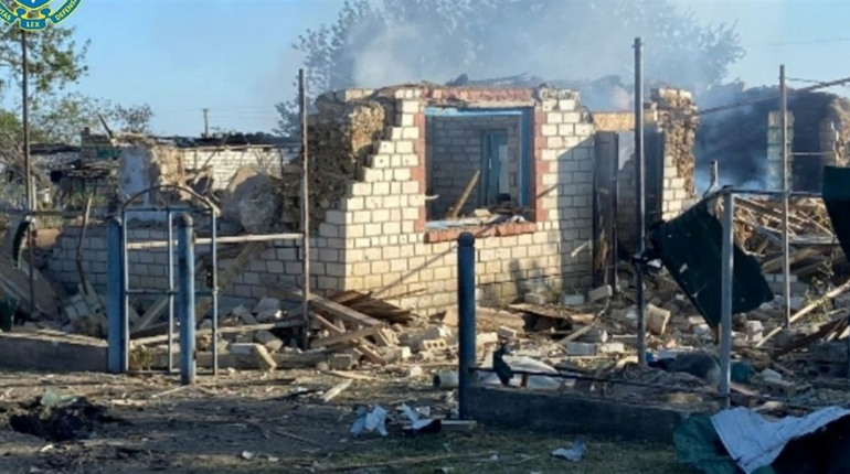 Вночі армія рф вдарила з авіації по Тягинці на Херсонщині: 1 людина загинула, 1 — поранена