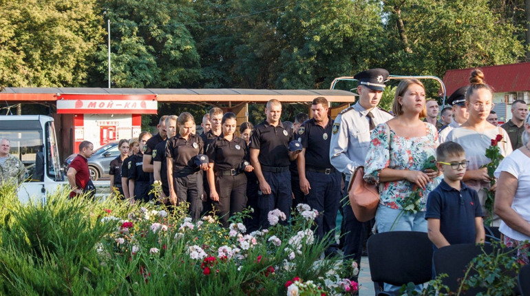 В Херсоні вшанували пам'ять загиблих в Іловайську — ми зібрали багато фото та іншої інформації