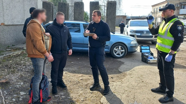 Збував наркотики: на Рокитнівщині затримали 27-річного чоловіка