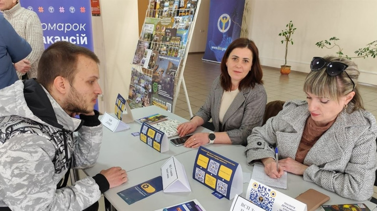 Від пошуку роботи до вибору професії: у Знам’янці відбувся ярмарок вакансій