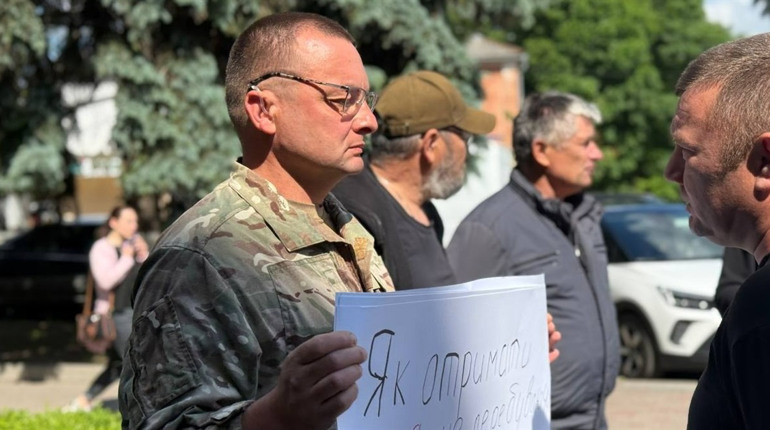 «Як отримати УБД, не перебуваючи на бойових»: у Первомайську відбулася акція протесту