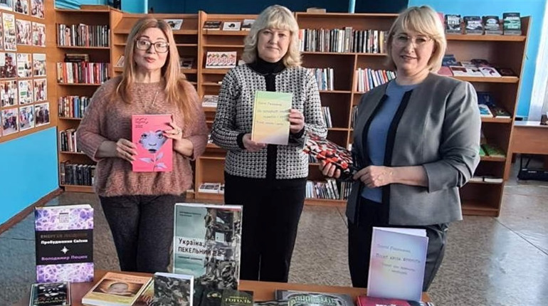 Книжковий десант у Шосткинській громаді: бібліотечні фонди збагатилися сучасною літературою