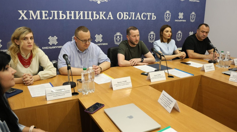 Кожній дитині потрібна родина. На Хмельниччину завітала керівниця секції захисту прав дітей ЮНІСЕФ