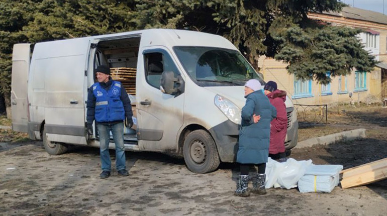 У Великому Бурлуці 15 родин отримали будівельні матеріали для екстреного ремонту