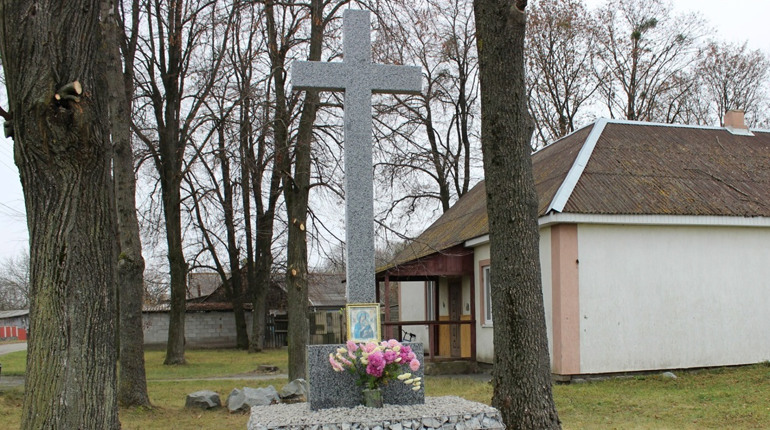 Маковиці отримали хрест-оберіг та новий бювет