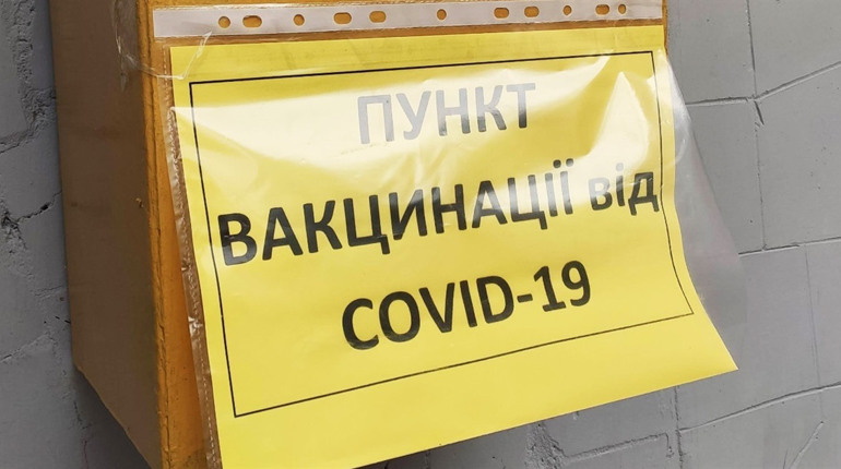 В області за минулий тиждень 4 хворих померли від ускладнень COVID. Де зробити щеплення в Умані
