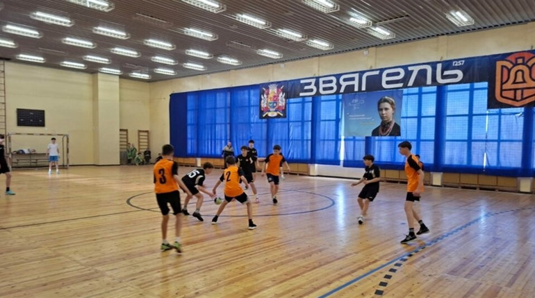 "Пліч-о-пліч": у Звягелі визначили кращі шкільні гандбольні команди району