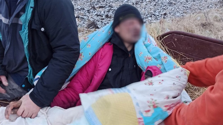 Поліція та небайдужі після нічних пошуків врятували зниклого молодого чоловіка на Звягельщині