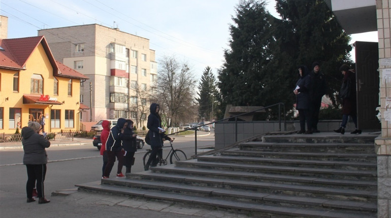 У Калинівці через коронавірус скасували особистий прийом громадян в установах. Що варто знати
