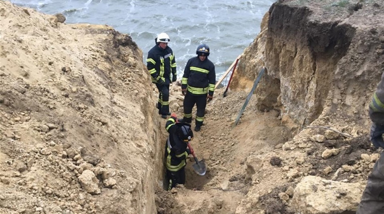 В Біляївському районі біля лиману зсув ґрунту вбив двох чоловіків