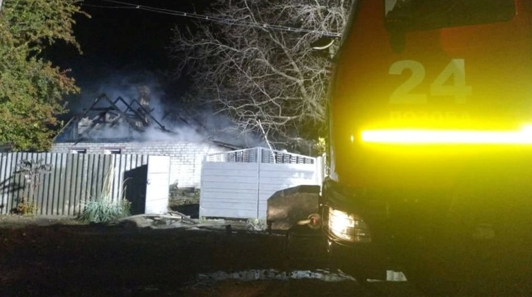 У Лозовій горів приватний будинок: займання гасили близько двох годин