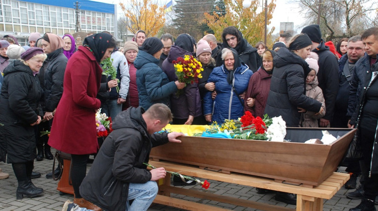 Під час евакуації поранених, попав під обстріл. Герою назавжди 21 рік