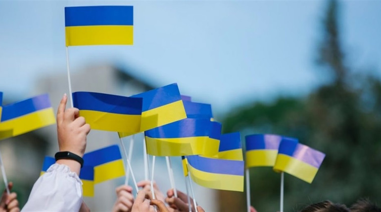 Майорить у кожному серці. Як із Днем Прапора вітали в Глухові та навколишніх селах (фото, відео)