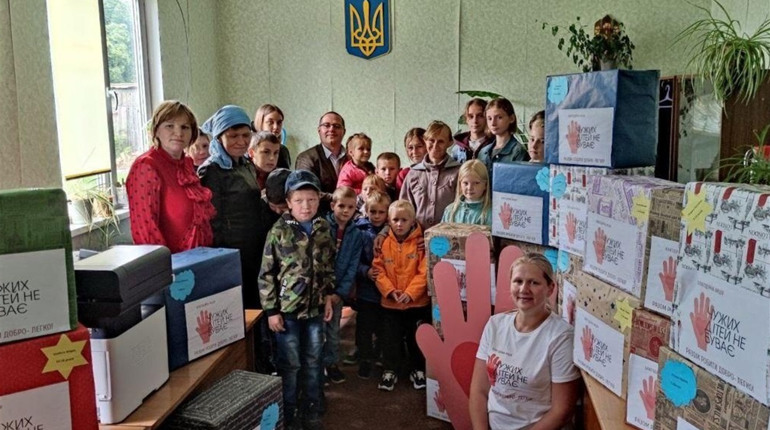 «Чужих дітей не буває»: жителі Вараської громади під час благодійної акції зібрали 75 тисяч гривень
