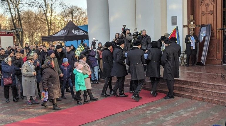 В Одесі прощалися з рятувальником з Градениць Сергієм Шатохіним. Його хочуть нагородити посмертно