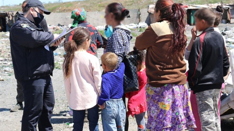 На херсонському сміттєзвалищі поліція виявила заробітчан із дітьми