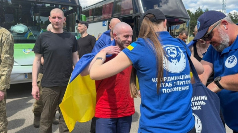 Україна повернула з російського полону 185 військових і одного цивільного