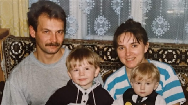 Вдова загиблого Героя Олега Барни: «Під першу купіль первісткові ми поклали стосик книжок»