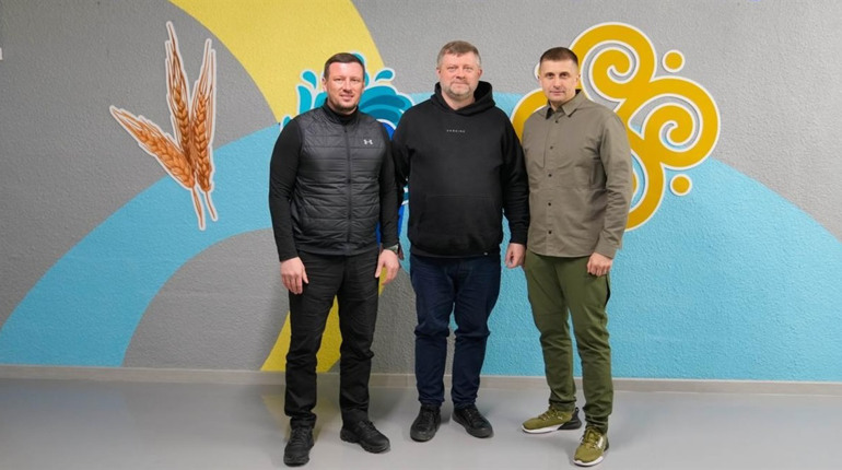 Голова партії «Слуга Народу» разом із нардепами відвідав Херсонщину