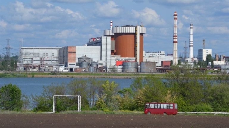 Рух мостом через Ташлик відновили. Розповідаємо, за яким маршрутом їздитимуть атомники