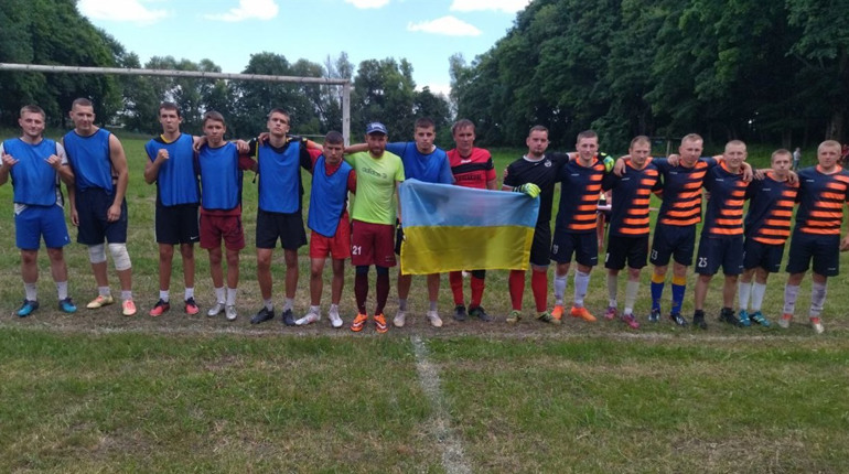 Футбольна команда з Глухівщини перемогла в турнірі з міні-футболу, де зібрали чималу суму для ЗСУ