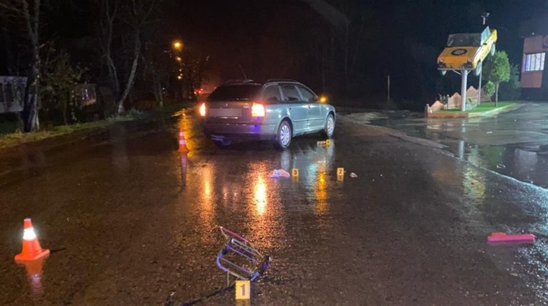У Тростянці водій Skoda Octavia наїхав на жінку: що загрожує автомобілісту