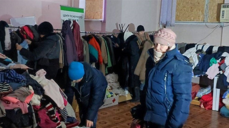 У Миколаєві працює куточок безкоштовного одягу для переселенців