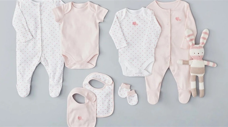 Одяг для новонароджених на виписку влітку vs взимку: відмінності