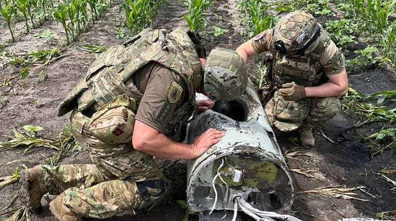 Небезпечна знахідка на Сумщині. Поліція знешкодила 480-кілограмову бойову частину ракети