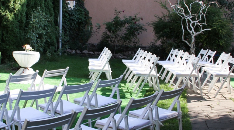 Як вибрати меблі для заходу: поради від професіоналів івент-індустрії