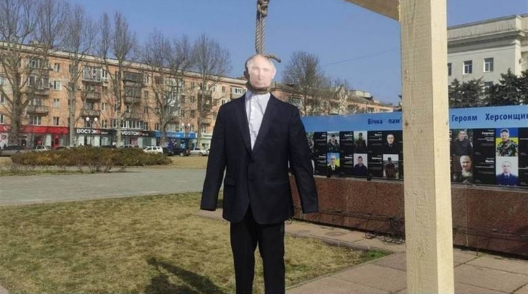 Путіна «повісили» і «спалили»