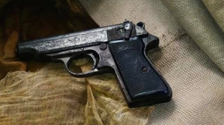 У Гірському поліція виявила у чоловіка пістолет з патронами