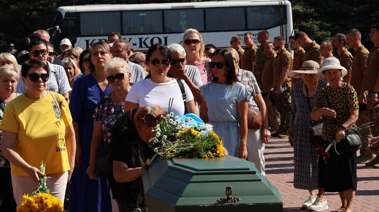 У Південноукраїнську попрощалися із старшим лейтенантом Максимом Антоновим
